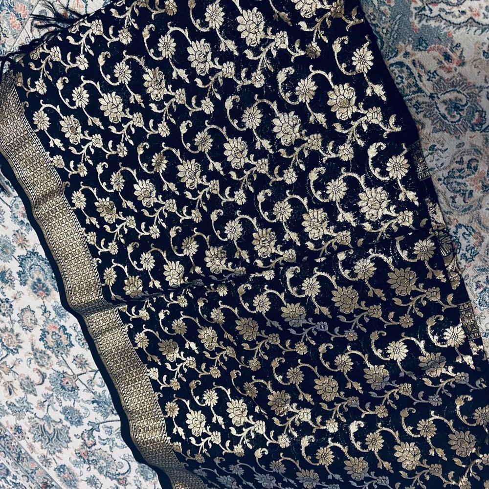 Banarasi dupatta Néw blakc and gold
